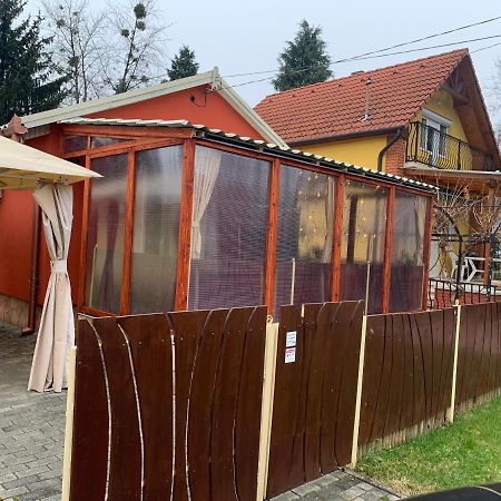 Gunarasi Villa Jacuzzival Dombovar Exterior foto