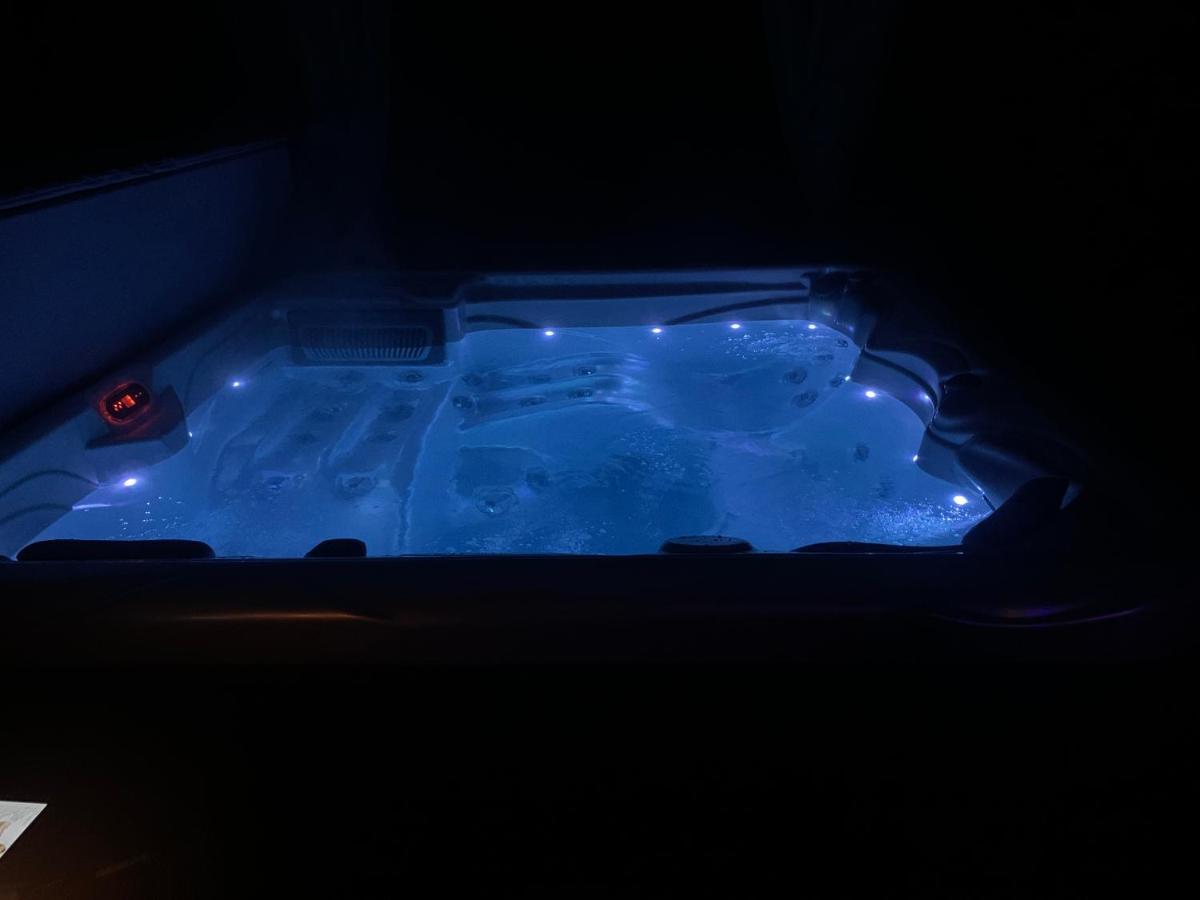 Gunarasi Villa Jacuzzival Dombovar Exterior foto