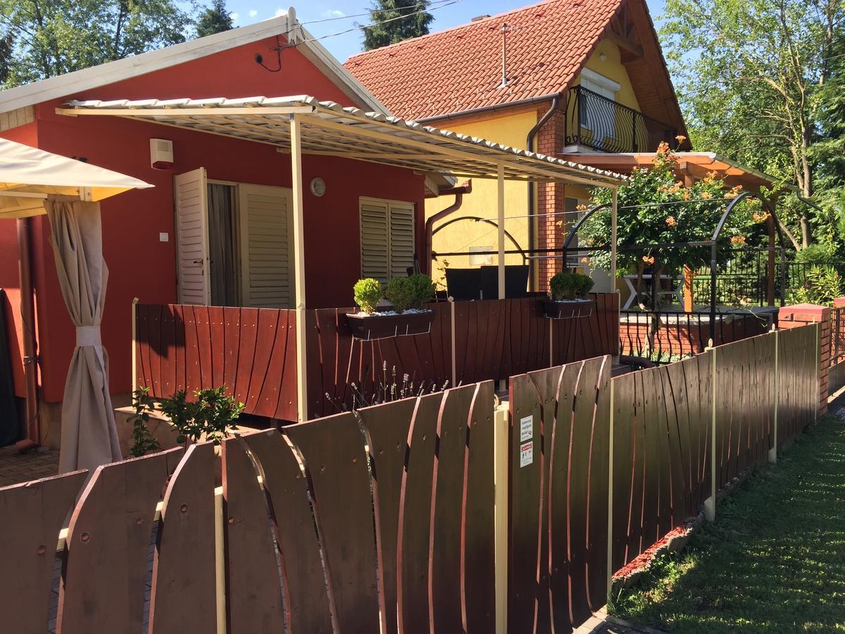 Gunarasi Villa Jacuzzival Dombovar Exterior foto