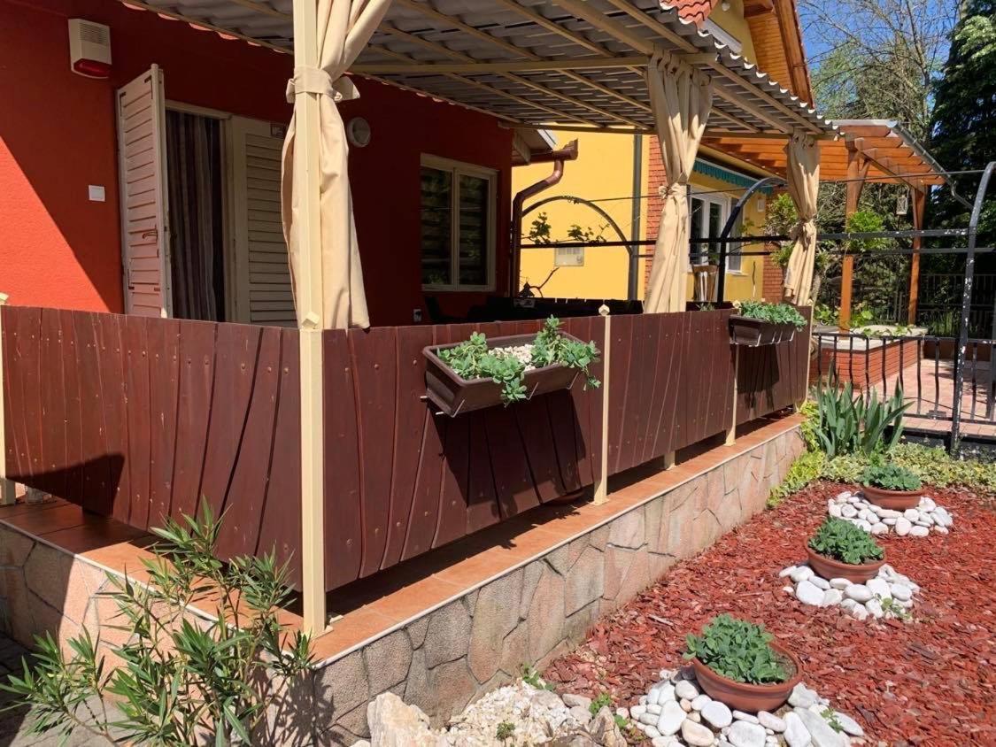 Gunarasi Villa Jacuzzival Dombovar Exterior foto