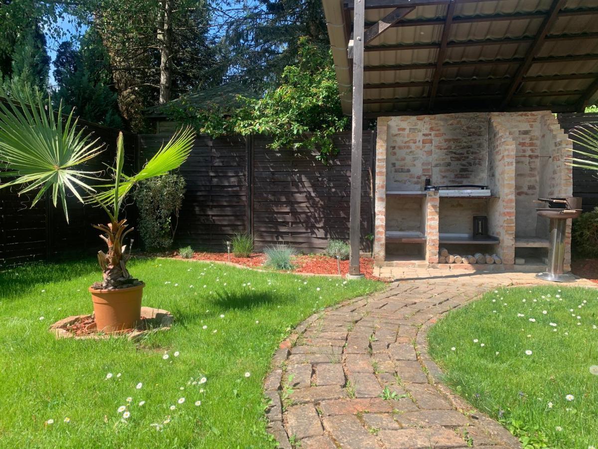 Gunarasi Villa Jacuzzival Dombovar Exterior foto