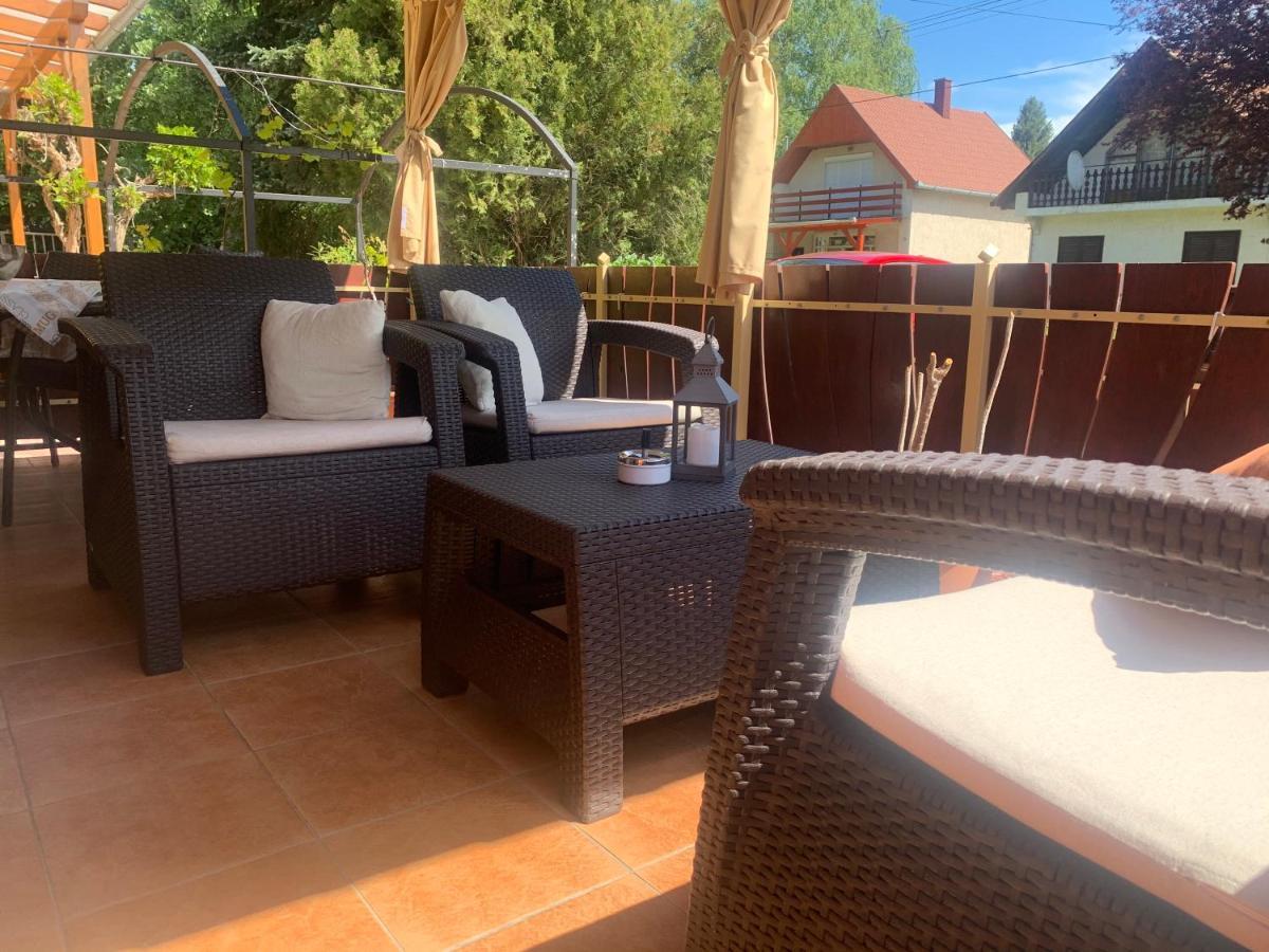 Gunarasi Villa Jacuzzival Dombovar Exterior foto